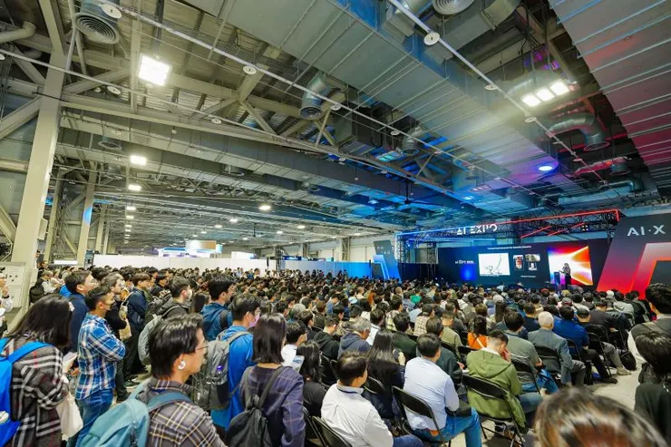 ▲AI EXPO Taiwan 2026「不知講堂」高峰論壇領銜開講，吸引大批人潮參與聽講，現場座無虛席