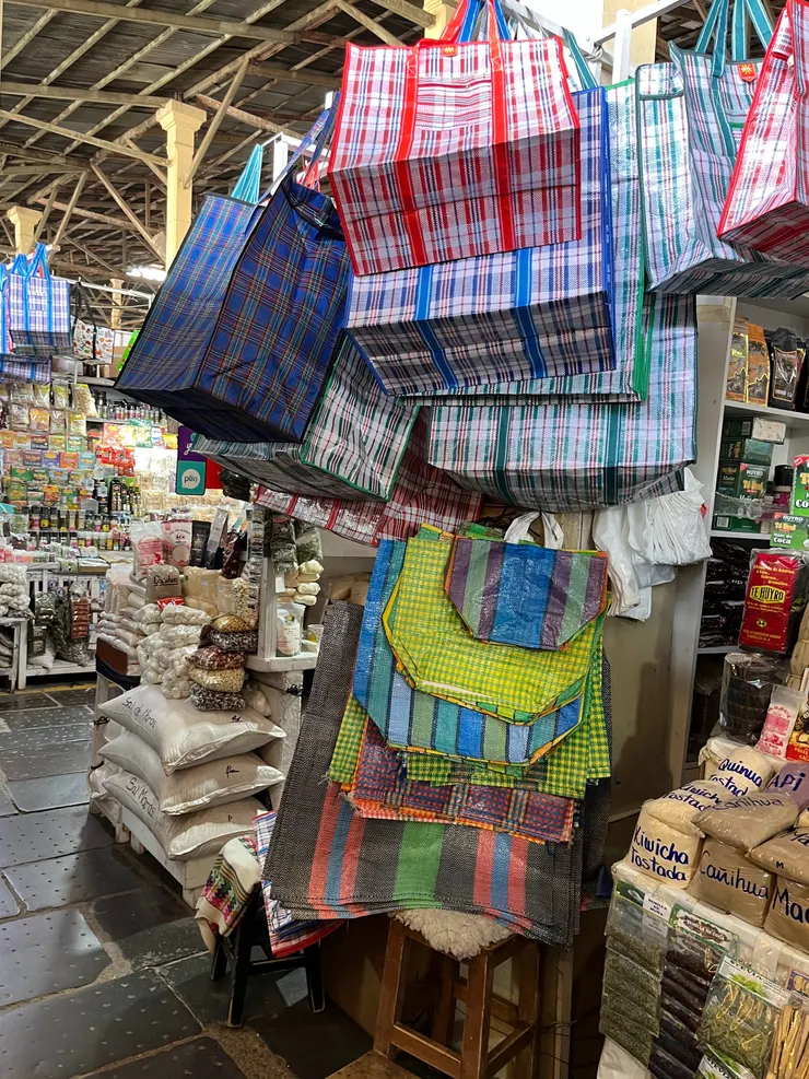 這裡也有阿嬤的茄芷袋，和台灣的花色不一樣。