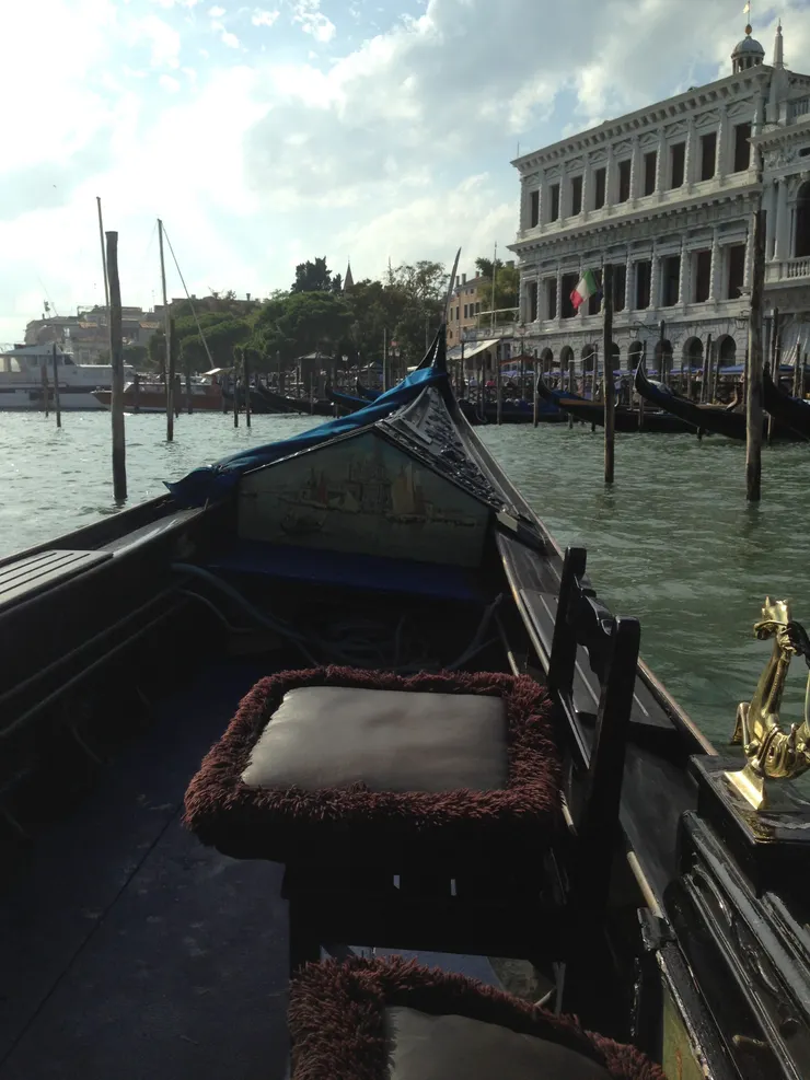 搭上貢多拉,開始欣賞水都威尼斯