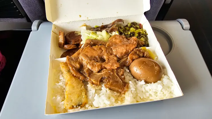 排骨便當超好吃!一個80元!菜色很棒!