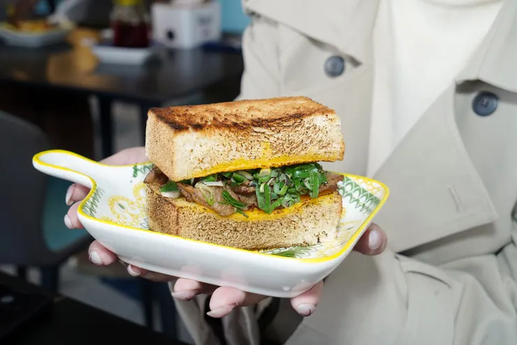 高雄楠梓智勝所香港餐廳:香港簡餐,道地港味一吃就愛上!麻辣肉