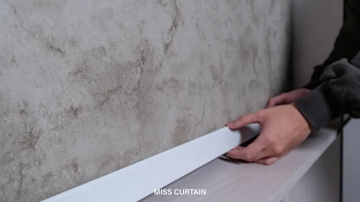 有多種顏色可以挑選,也包含仿石材牆面的紋路,可以完美的和現在流行的特殊漆裝潢結合。