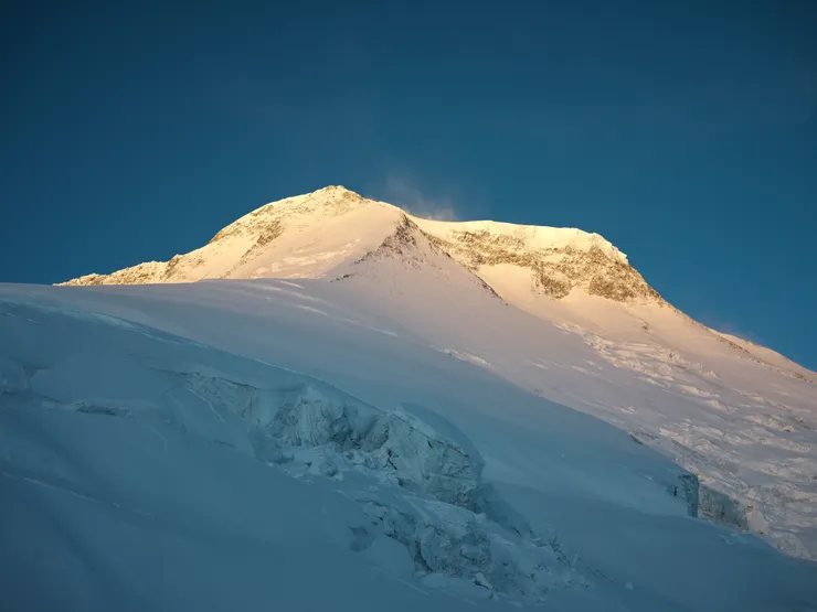 日出的道拉吉里，是我人生中見過最完美、最深刻的漸層色，融化了零下十幾度凍到顫抖的我的心。