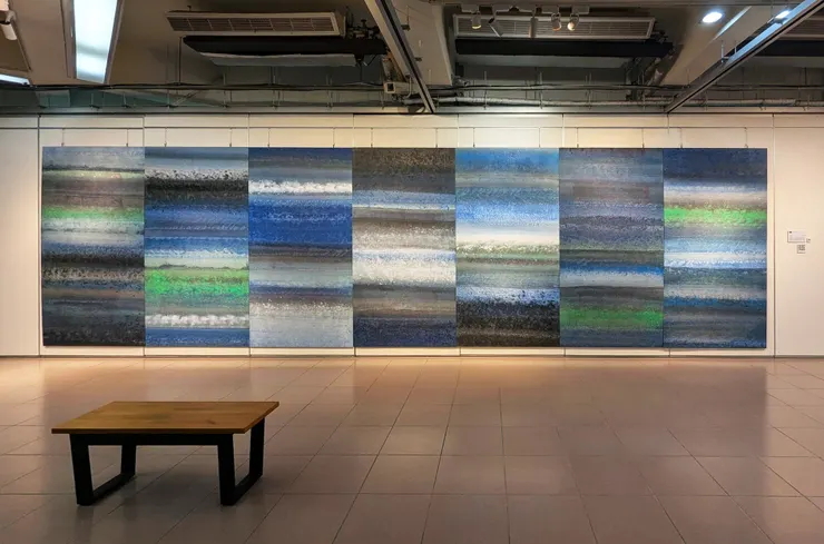 積吶虹光,〈深海 - 海洋之心 in the heart of the sea.〉,2019年,壓克力顏料、紙,840 X 244 cm。