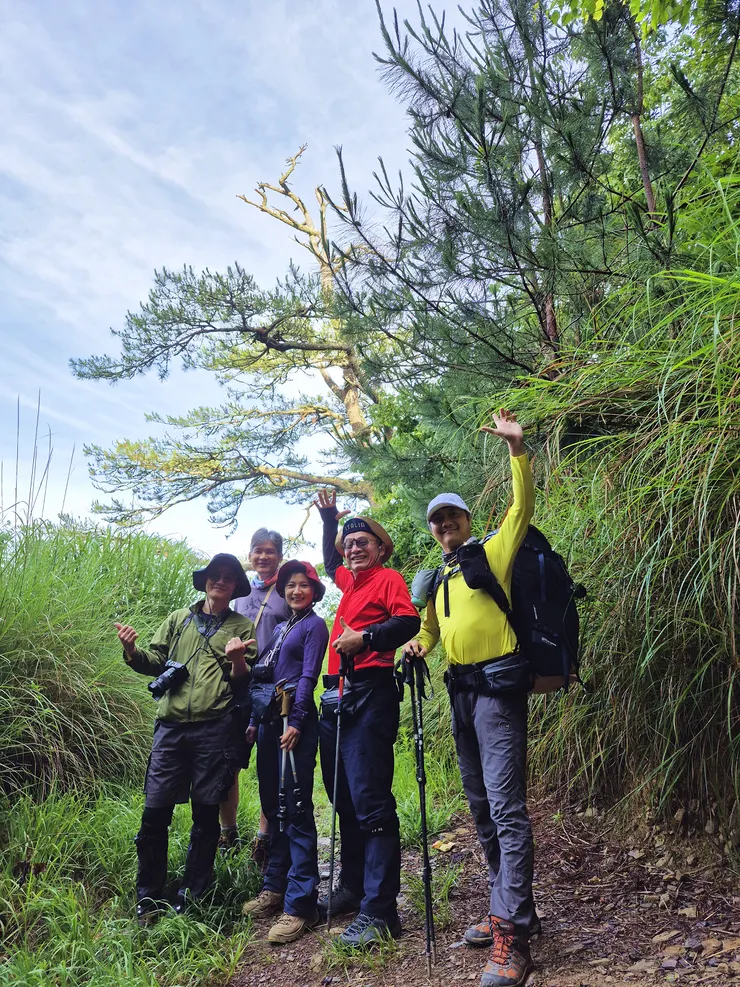 ▲7:00勝光名樹前合影起登。