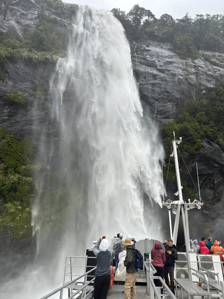 斯特林瀑布(Stirling Falls)