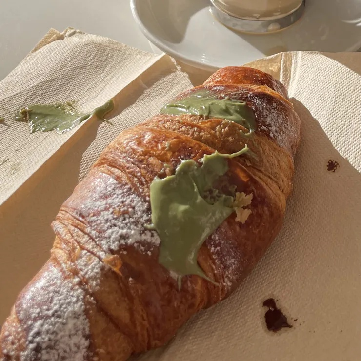 在威尼斯買的開心果可頌