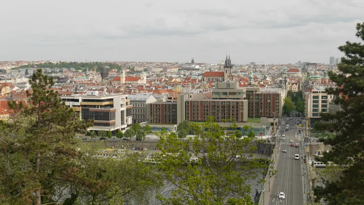 所以到底為啥布拉格屋頂都是紅色的