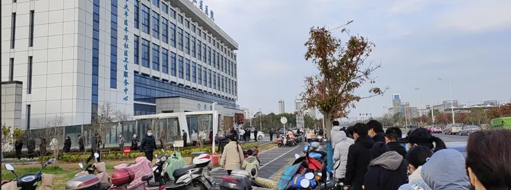 大丰華丰衞生服務中心大排長龍的核酸檢測取樣自拍