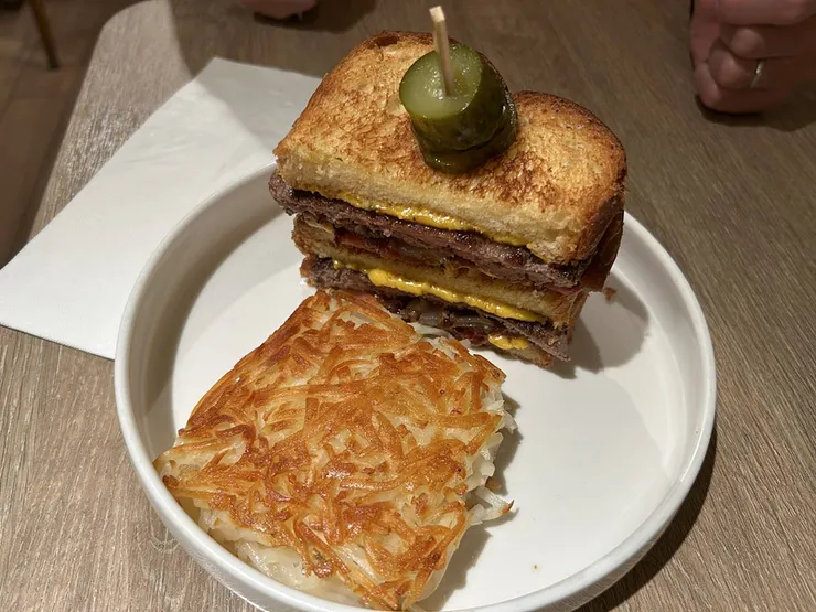 得一個月前就預約M One Cafe 大安館_牛肉漢堡排早餐