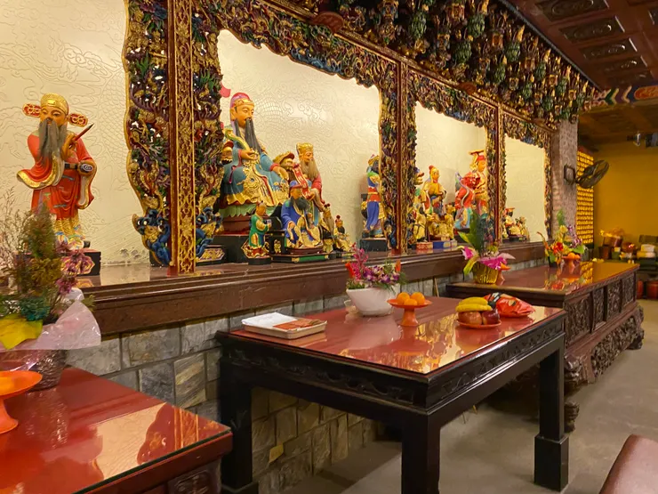 後殿供奉一般道教神祉,成為佛道教合一的廟宇