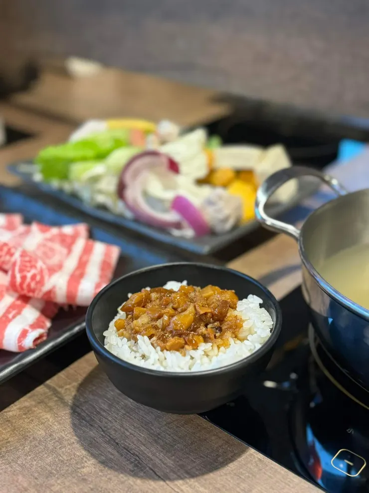 鼎味馨鍋物的滷肉飯(圖片店家提供)