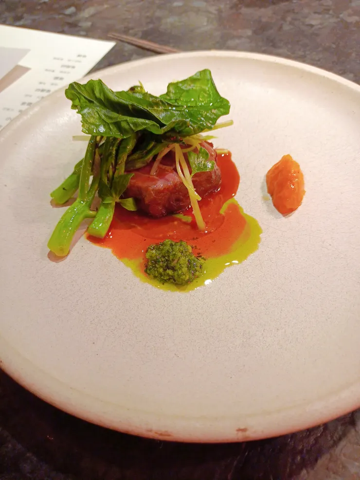 這道菜我知道!!應該是小羔羊...