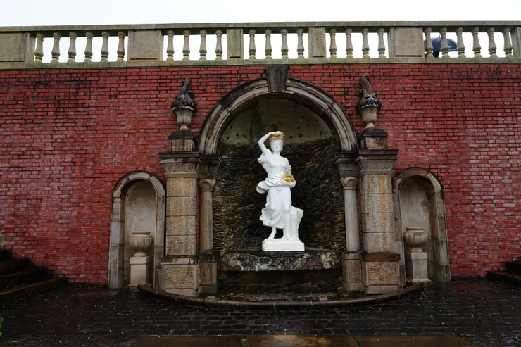 法蘭西庭園必備的雕像