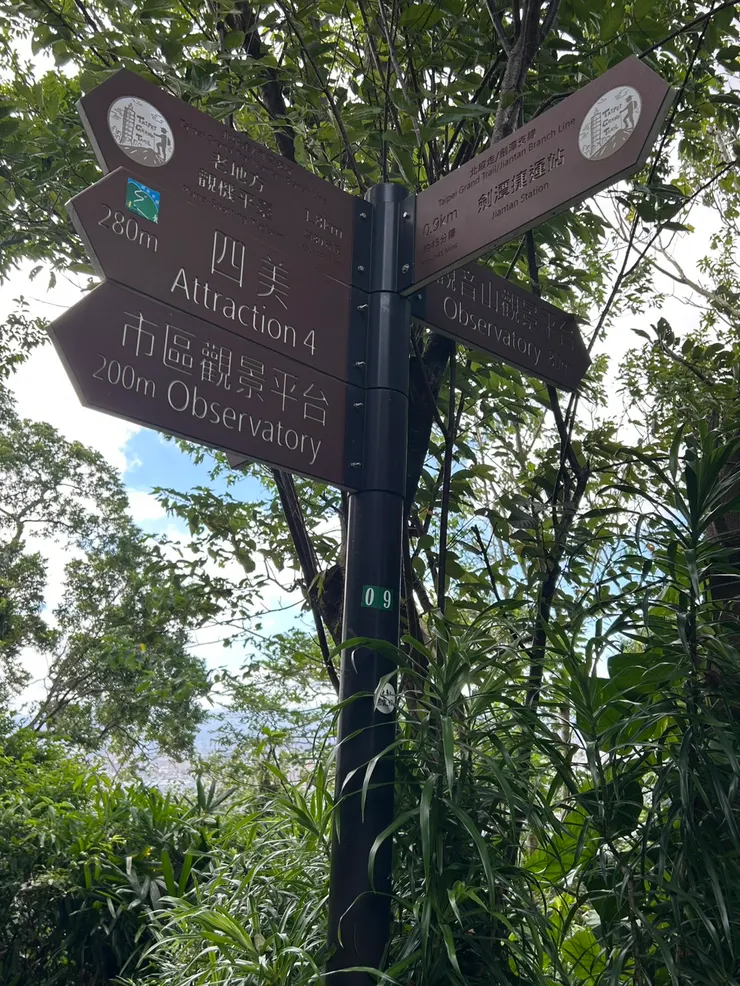 接續前篇,向右、前路直走直達目的地。