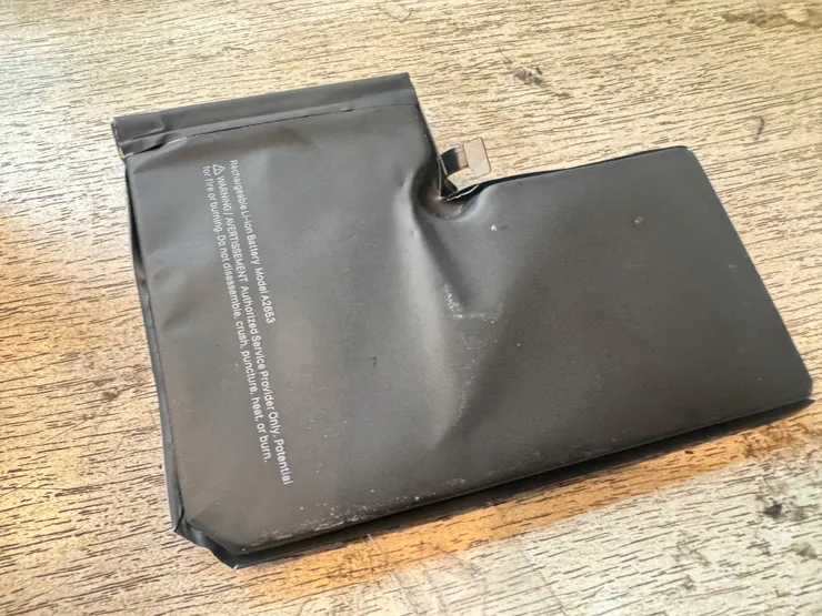 13 Pro Max電池膨脹案例