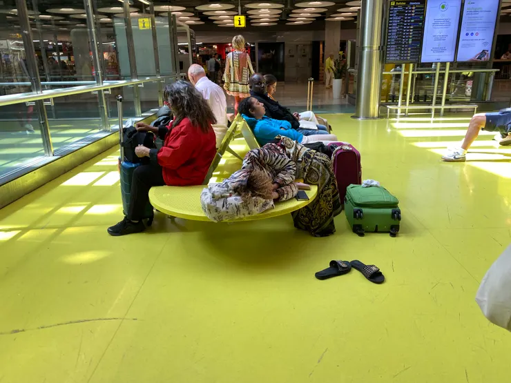 馬德里機場（好啦他可能等轉機，不太算）