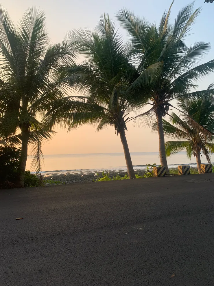 像不像某海島國際版，根本雜誌封面。