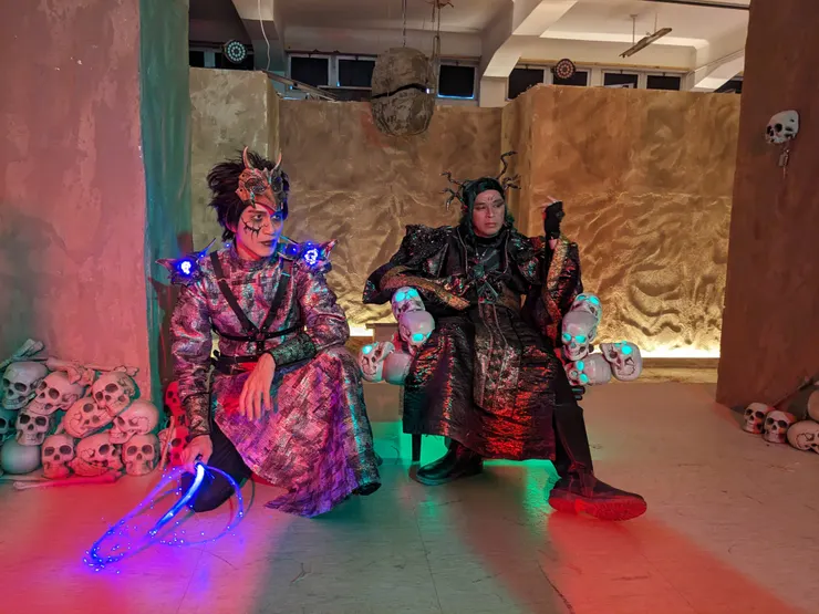 是說我完全看不出節目本裡的陌世演員誰是誰！