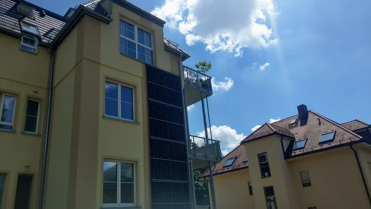 第一次看到垂直的太陽能板