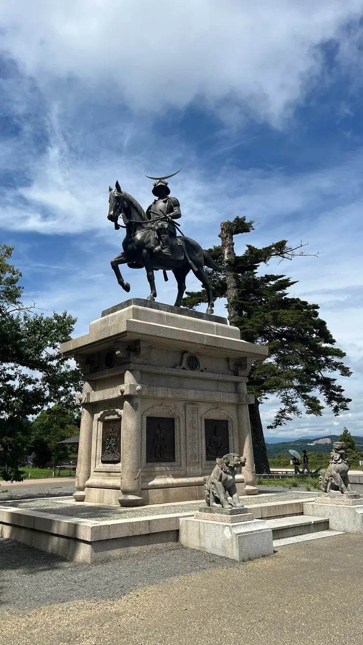 重現當時場景。