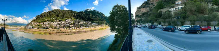 河左曼加萊米區 ( Mangalemi ) 與河右戈里察區 ( Gorica ) 的風貌