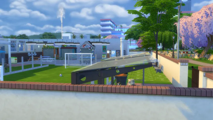 除了因為我想校園不同位置都有進出口，側門在這裏另外一個原因是單車和大型垃圾桶很難放在校舍的前後門。