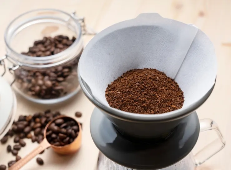 想要咖啡好喝，不能只靠感覺，要有工程師般的邏輯。最推薦女孩們入門的粉水比是1比15。圖/123RF圖庫