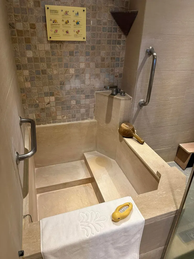 我都在房間泡溫泉♨️但其實最受歡迎的應該是泡湯區域還有泳池區