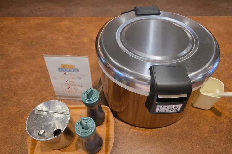 DIY古早味拌飯。雞油+特調醬油，真香。