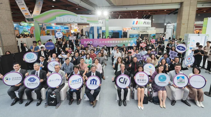 moda、HOVA與所有出題解題團隊現場大合照