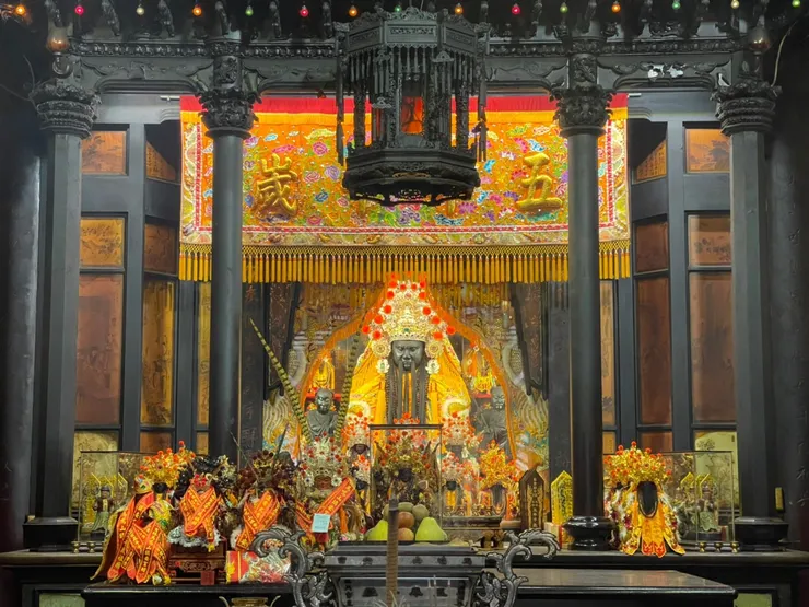 馬鳴山鎮安宮-主祀代天巡狩十二王爺；每當歲值年為寅、午、戌即作大醮，四年一次，若連尾首，即是五年一度，故信徒通稱為「五年千歲」或「五年王」