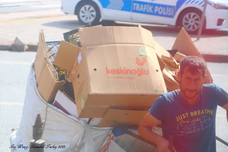 搬運重物中，攝影於土耳其2023.10