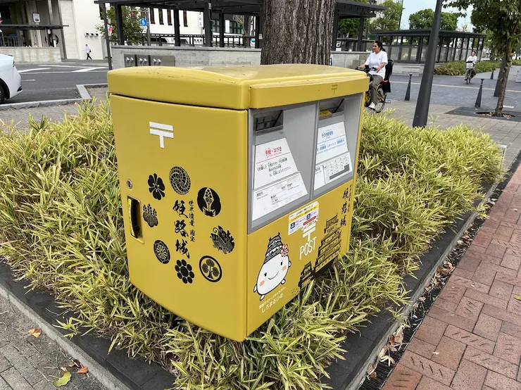 路上的郵筒也都會印著姬路城和超厲害的姬路城插畫