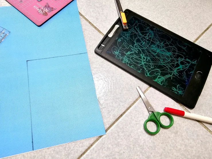 體驗愛塗鴉寶貝看過來!可自由裁切、牆壁、木板隨處可黏、白板