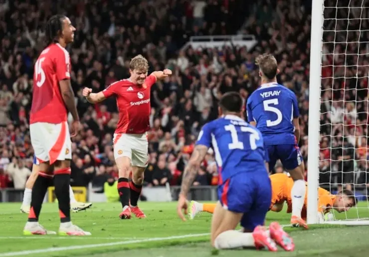 海倫近門撞射建功助曼聯領先3:1