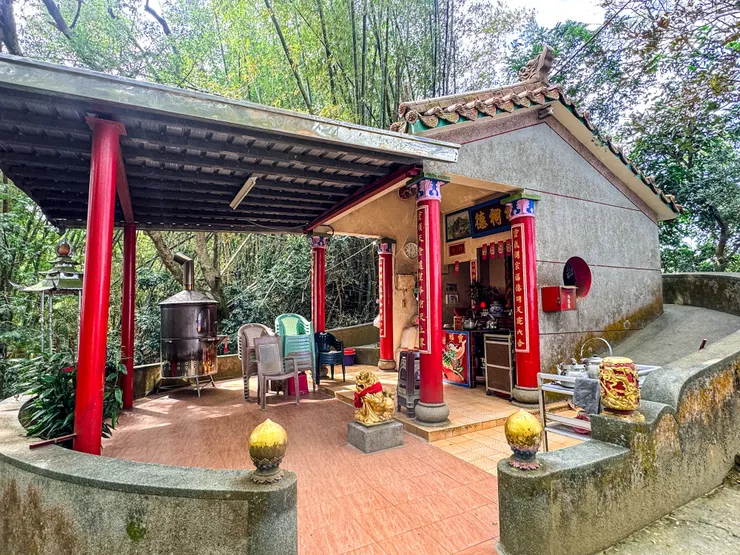 福德祠有接駁司機的電話，友善小團或獨攀的山友。