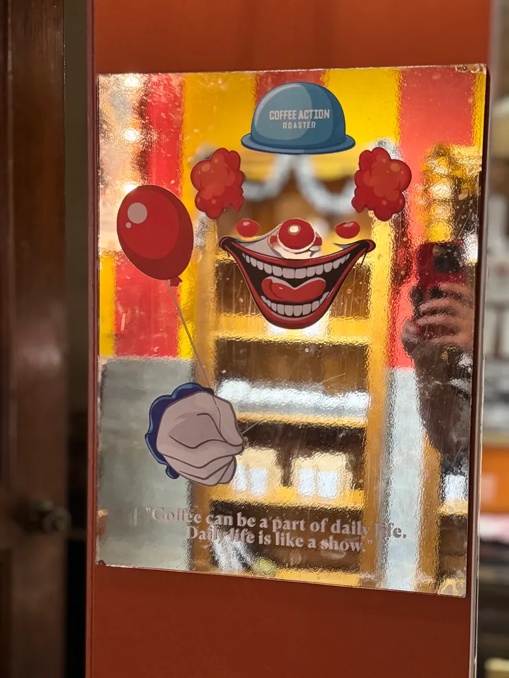 美式風格小丑，可以當鏡子照了