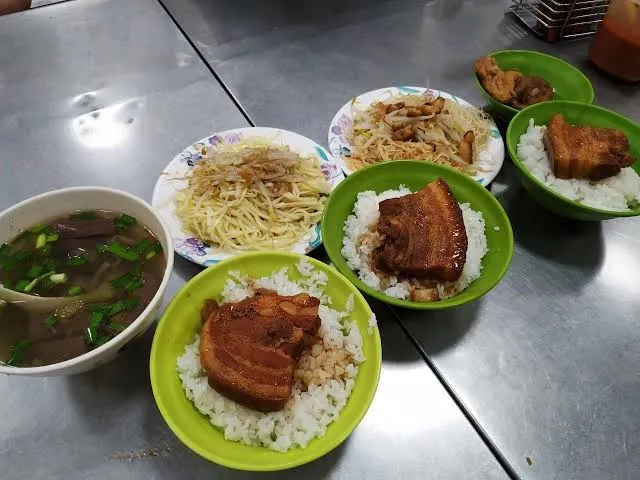 鳳山-爌肉飯、豬血湯（圖片截圖於網路）