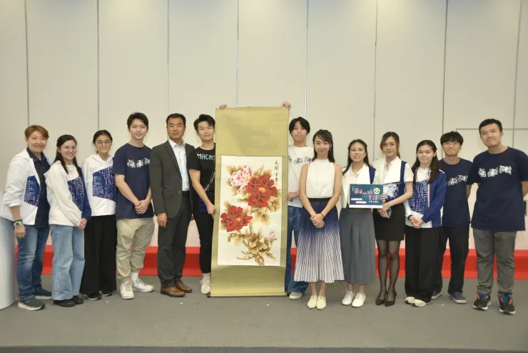 計劃發起人賀永強先生與霜冰雪團隊合照