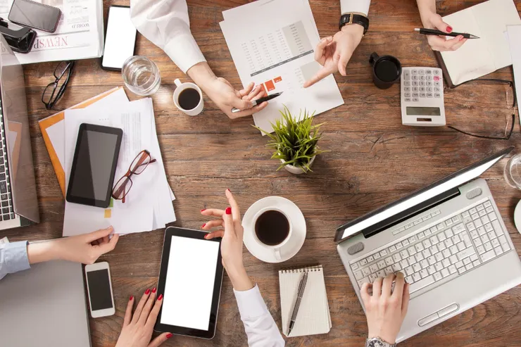 *各行各業都存在著職業工會，不只提供教育訓練，也加強了職業的道德品質