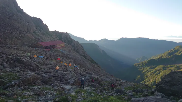 殺生Hütte的營地看起來頗有挑戰性