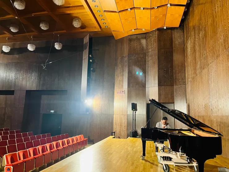 日本鋼琴家橫山幸雄。