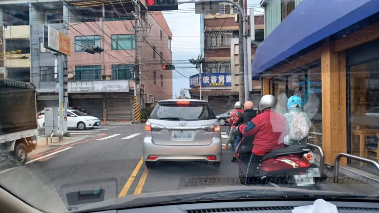 上班途中經常出現在車前的那車