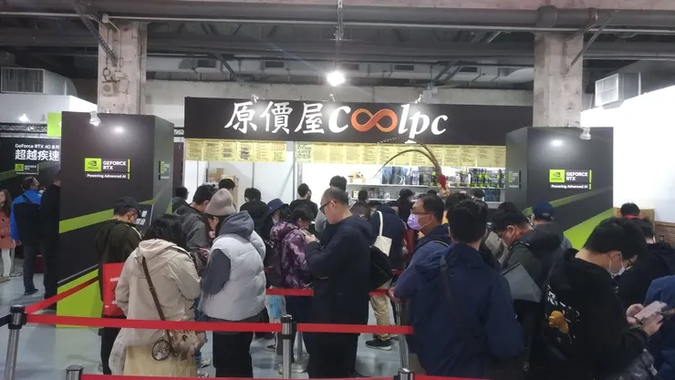 與主辦單位合作今年邁入第五年的原價屋Gamforce門市 基本上幾乎每天都大排長龍