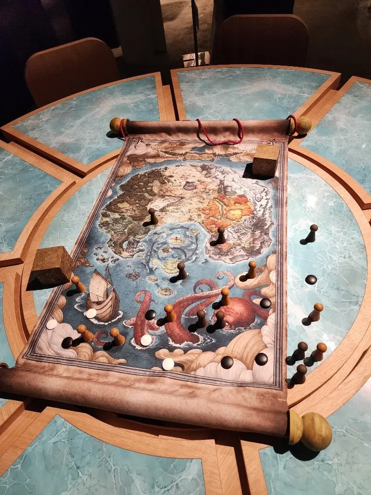 桌子上放的是遊戲地圖