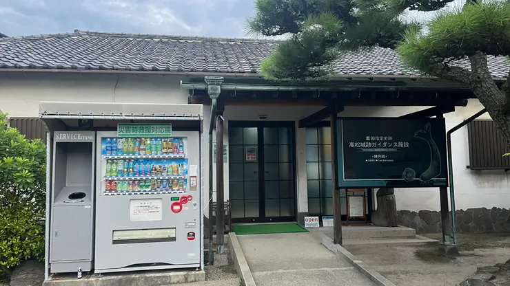 先幫大家上個課，才走到水門邊。