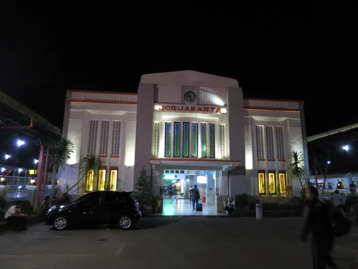 到日惹站已晚上11點/Aunt Kaki