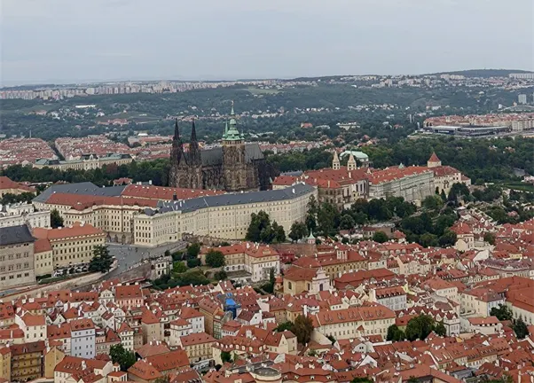 可以看到老城區!