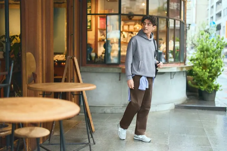 ▲479945 男女適穿 寬版休閒連帽上衣(長袖)#03 1010-1016期間限定 價格NT$990